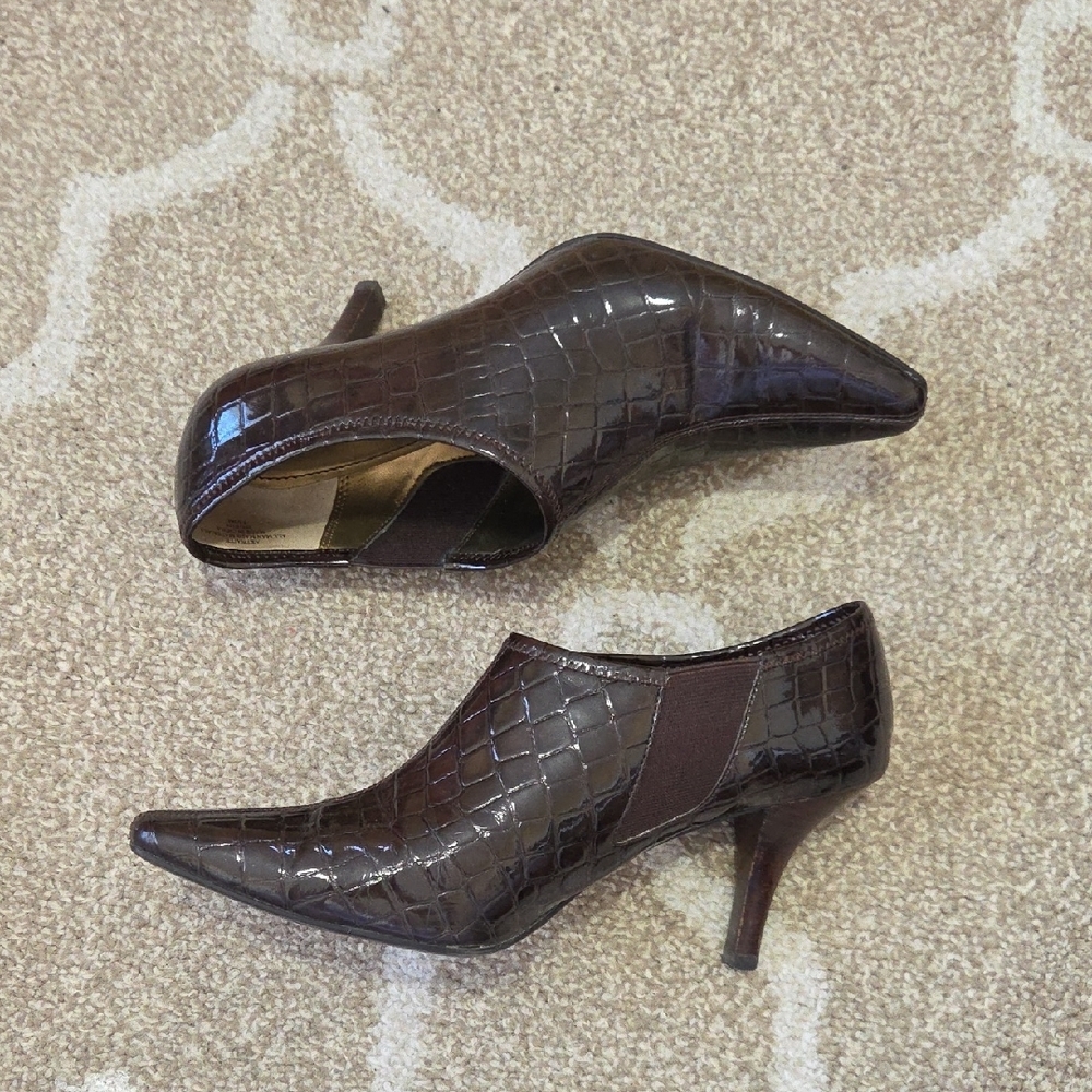 Anne Klein Chocolate Brown Faux Crocodile Heeled Booties - Size 8 1/2 - Picture 5 of 9